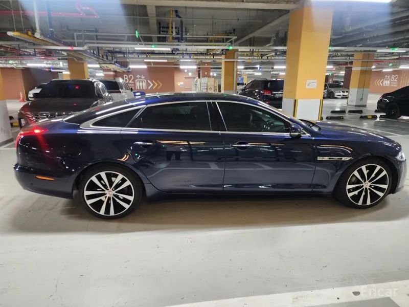Jaguar XJ