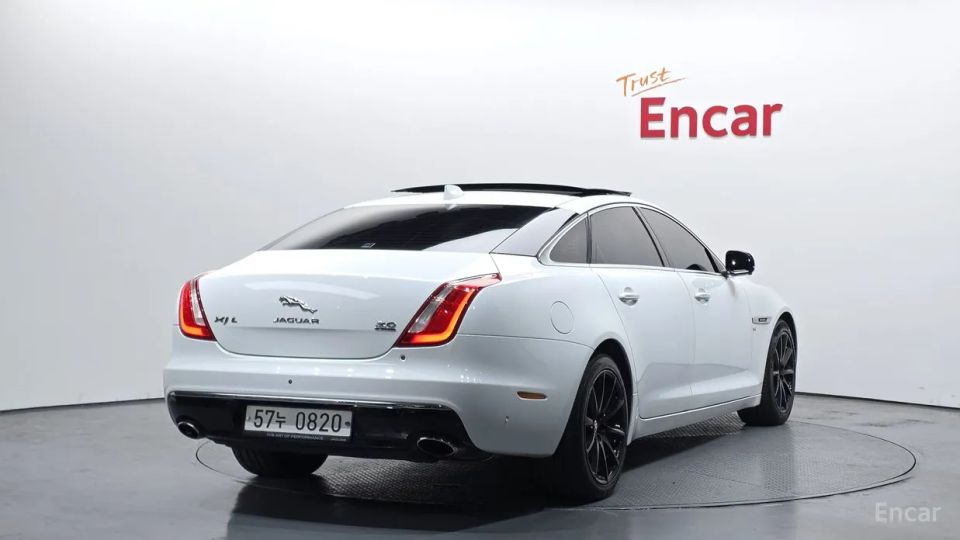 Jaguar XJ