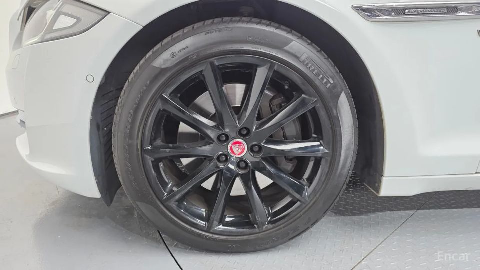 Jaguar XJ