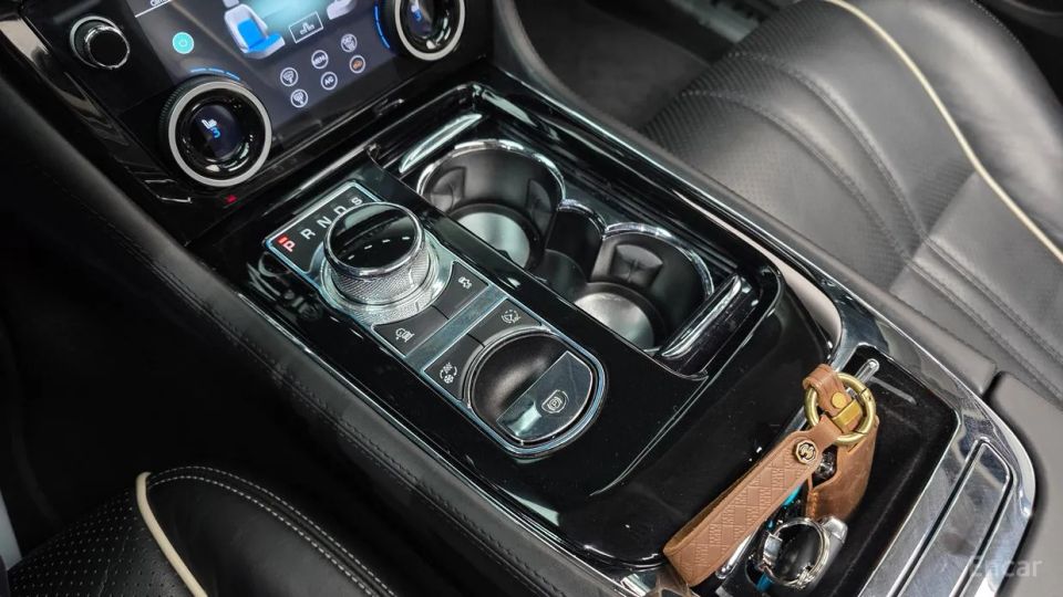 Jaguar XJ