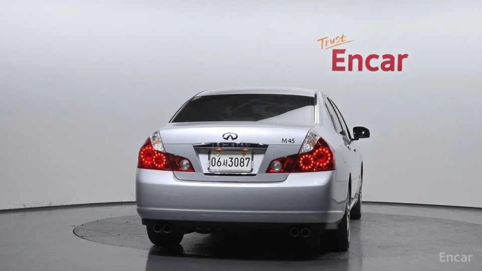 Infiniti M