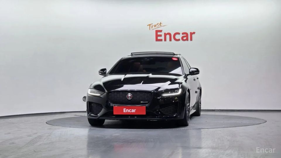 Jaguar XE