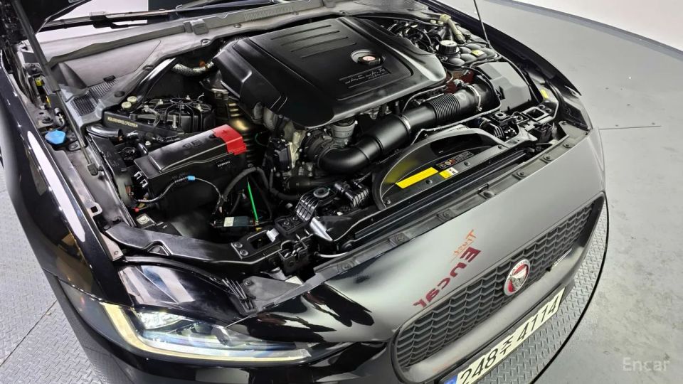Jaguar XE