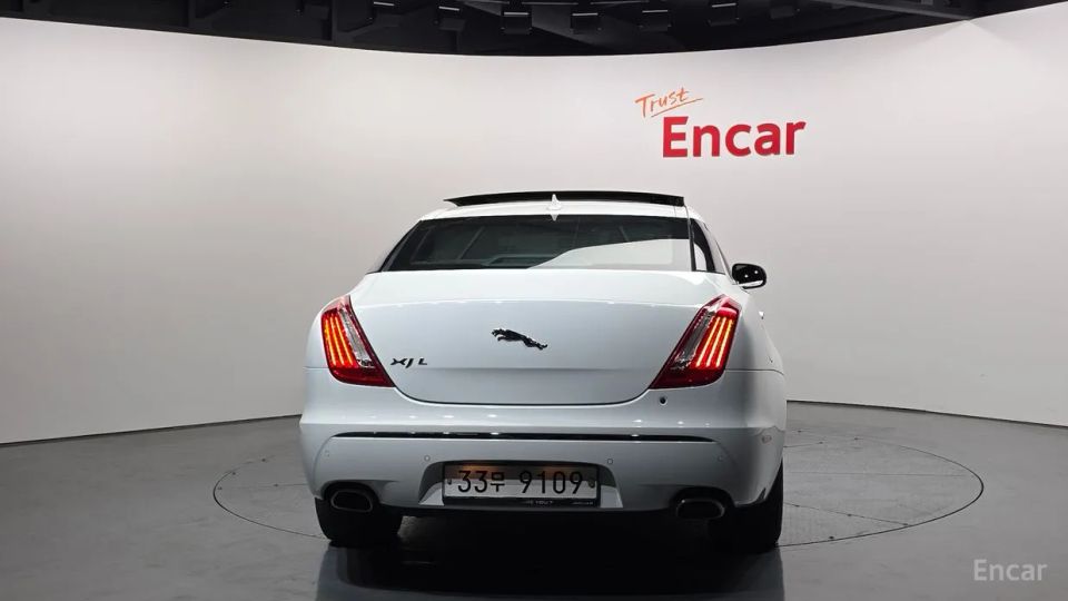 Jaguar XJ