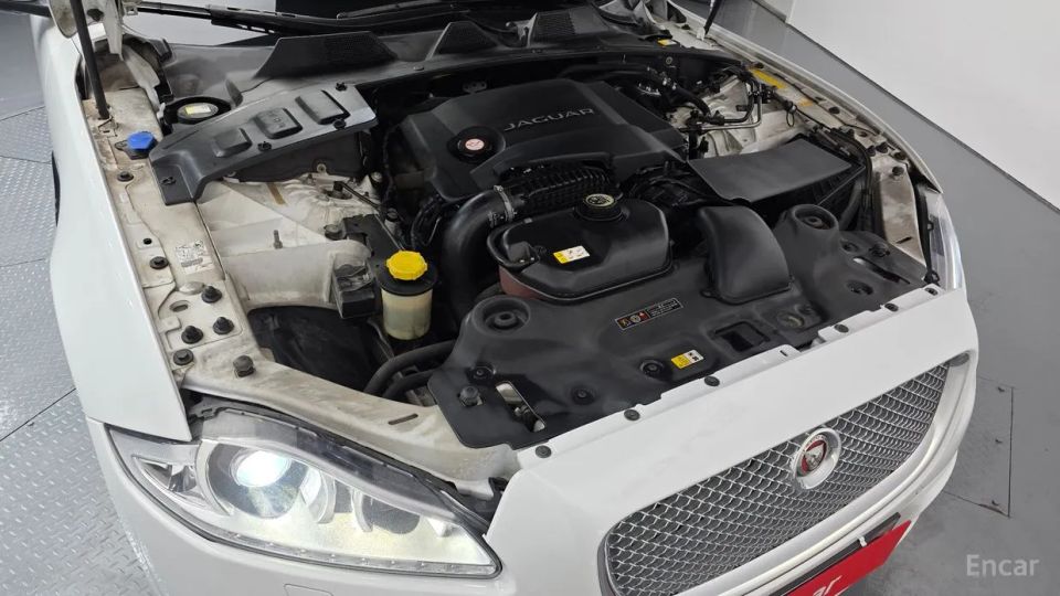 Jaguar XJ