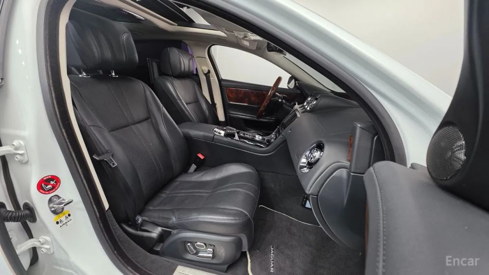 Jaguar XJ