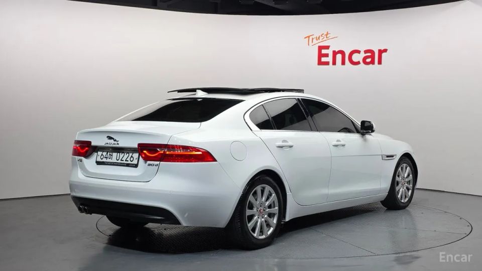 Jaguar XE