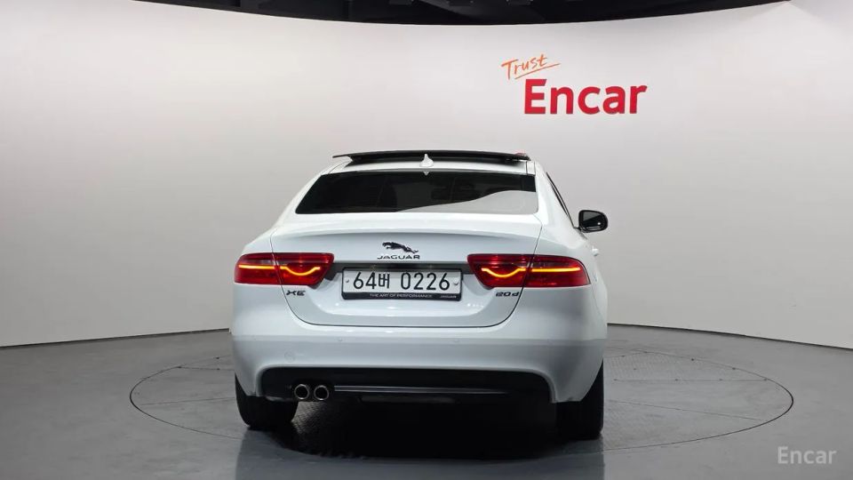 Jaguar XE