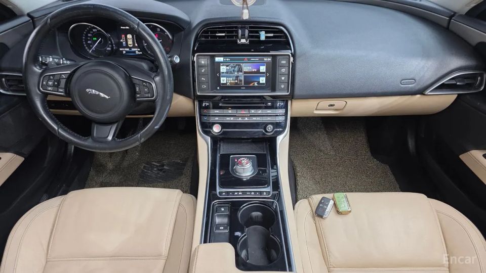 Jaguar XE