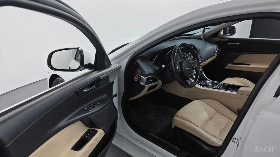 Jaguar XE