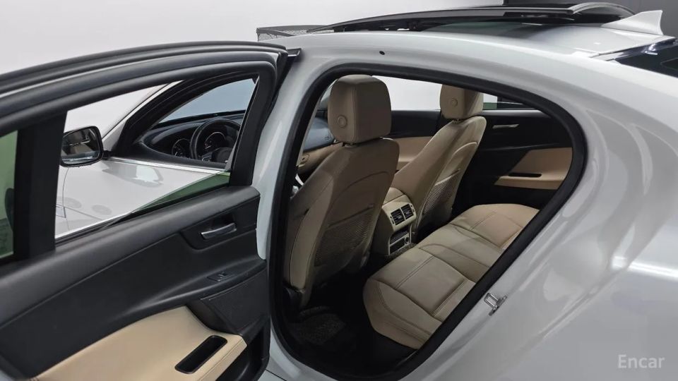 Jaguar XE