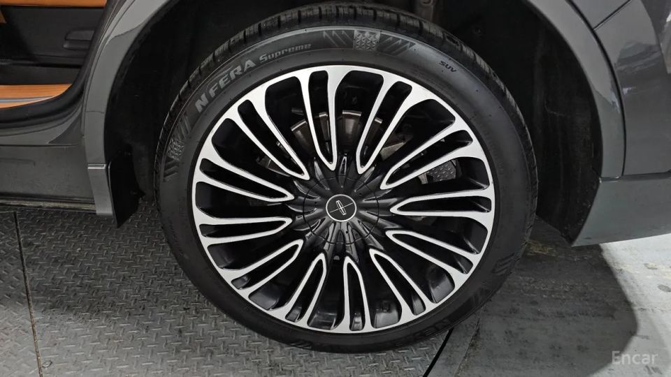 Lincoln Aviator