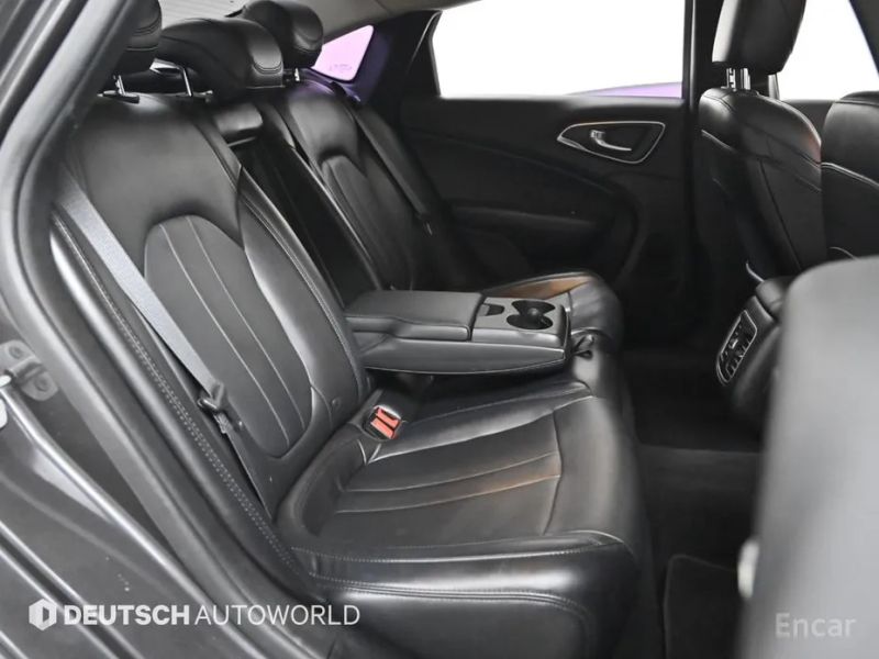 Chrysler 200