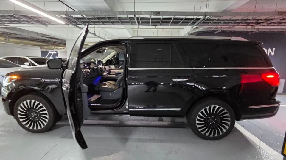 Lincoln Navigator