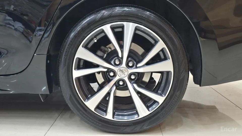 Nissan Maxima
