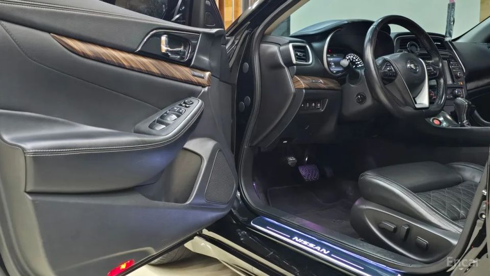 Nissan Maxima