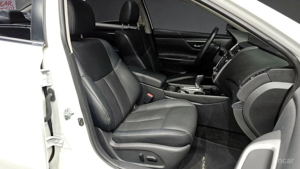 Nissan altima