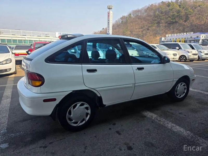 Kia Avella