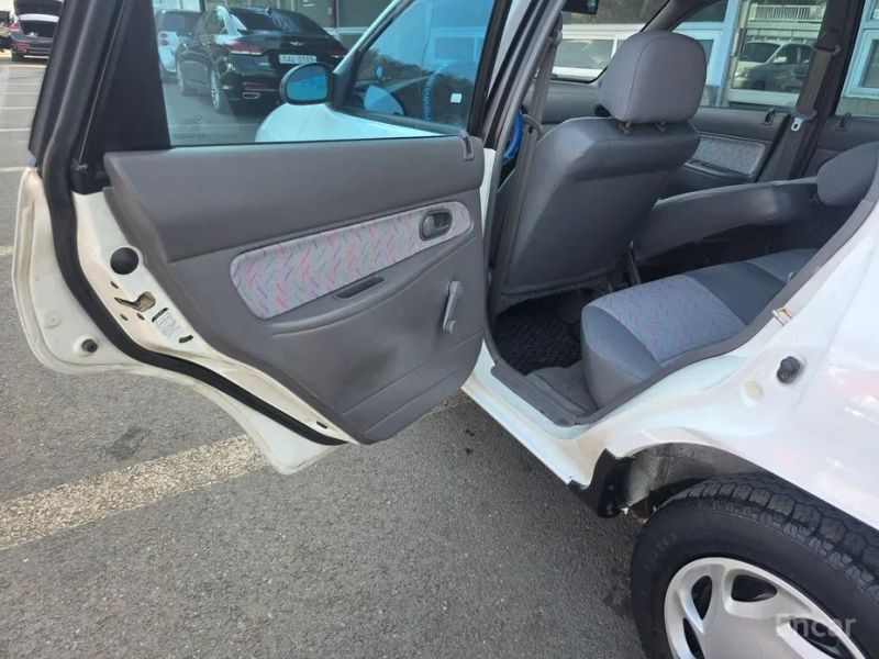 Kia Avella