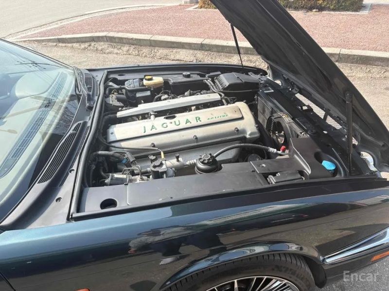 Jaguar XJ-6