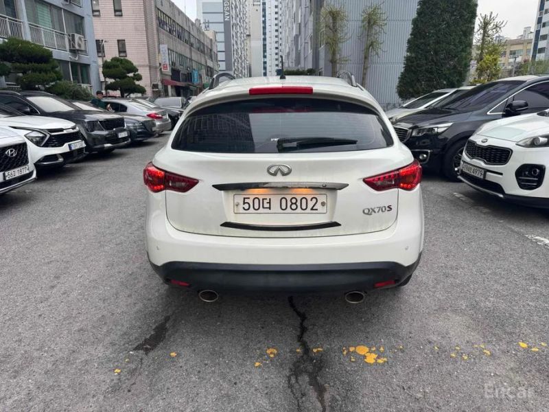Infiniti QX70