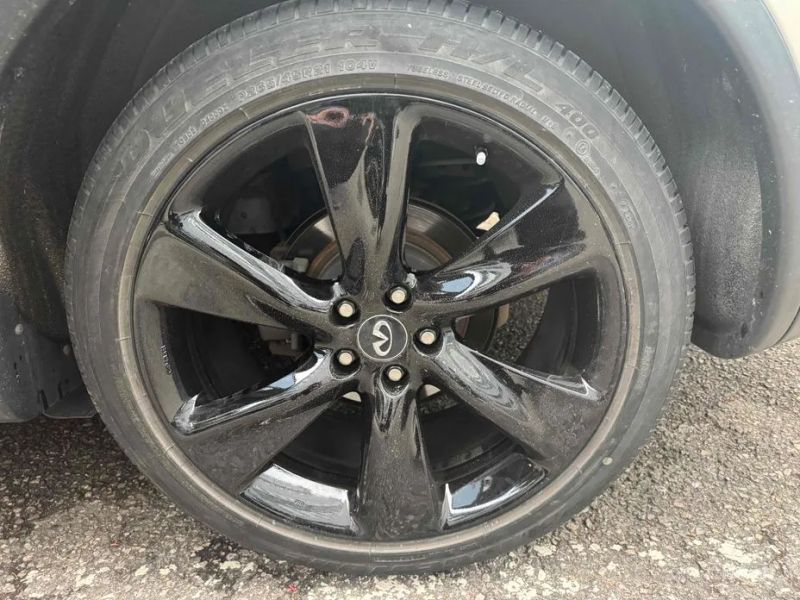 Infiniti QX70