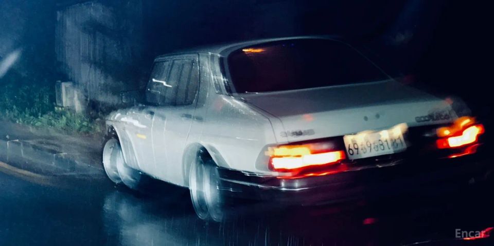 Saab 900