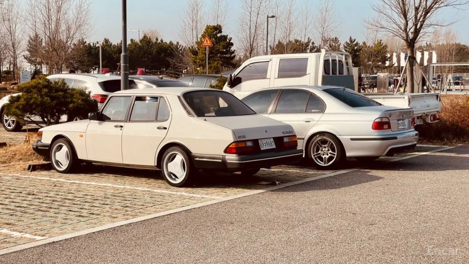 Saab 900