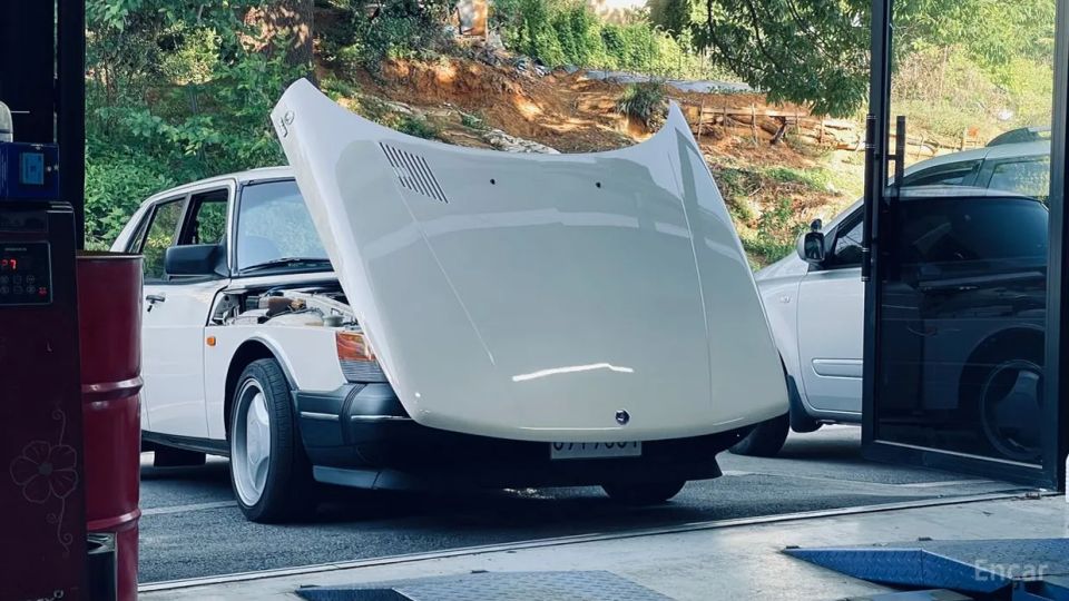 Saab 900