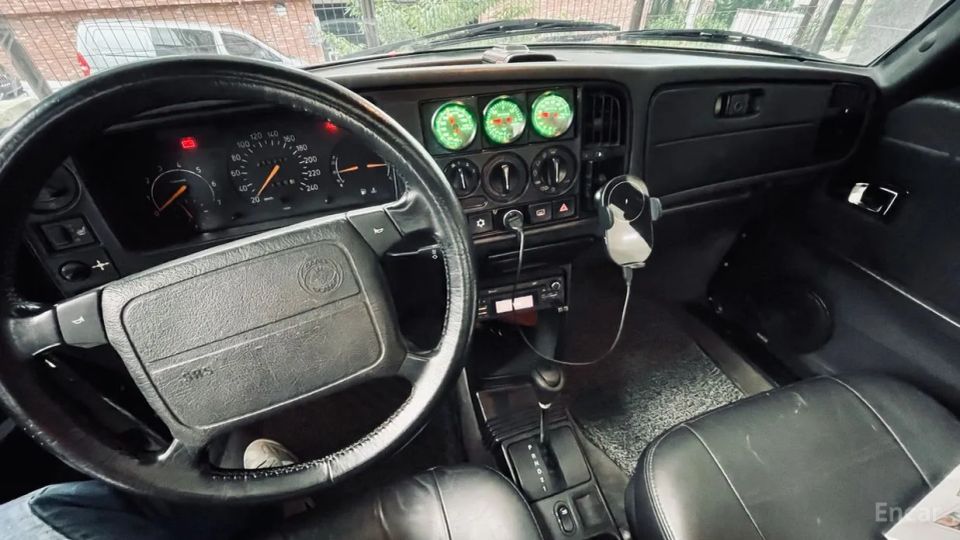 Saab 900