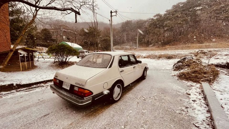 Saab 900