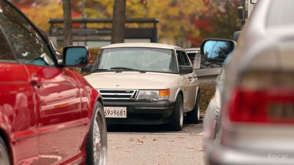 Saab 900