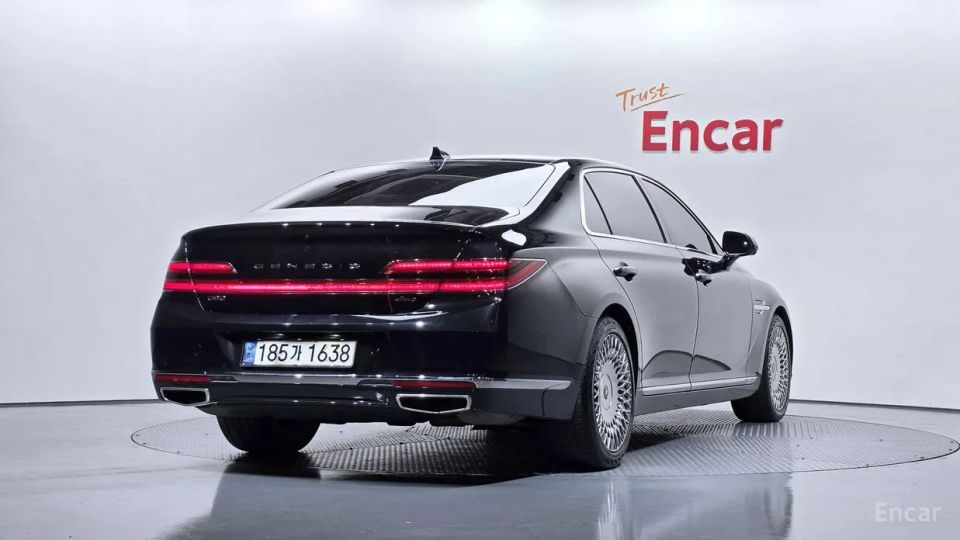 Genesis G90
