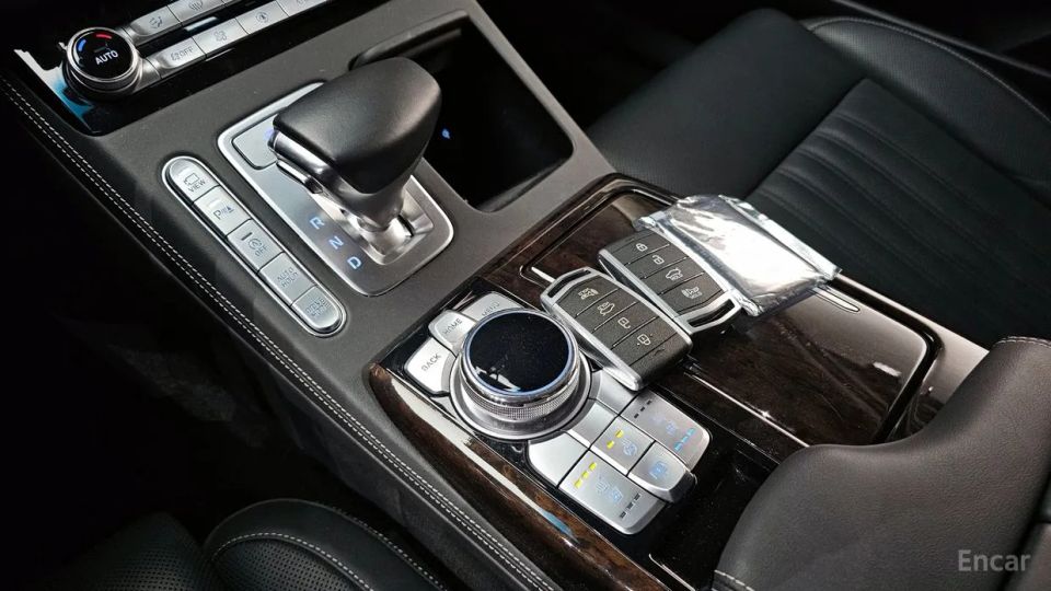 Genesis G90