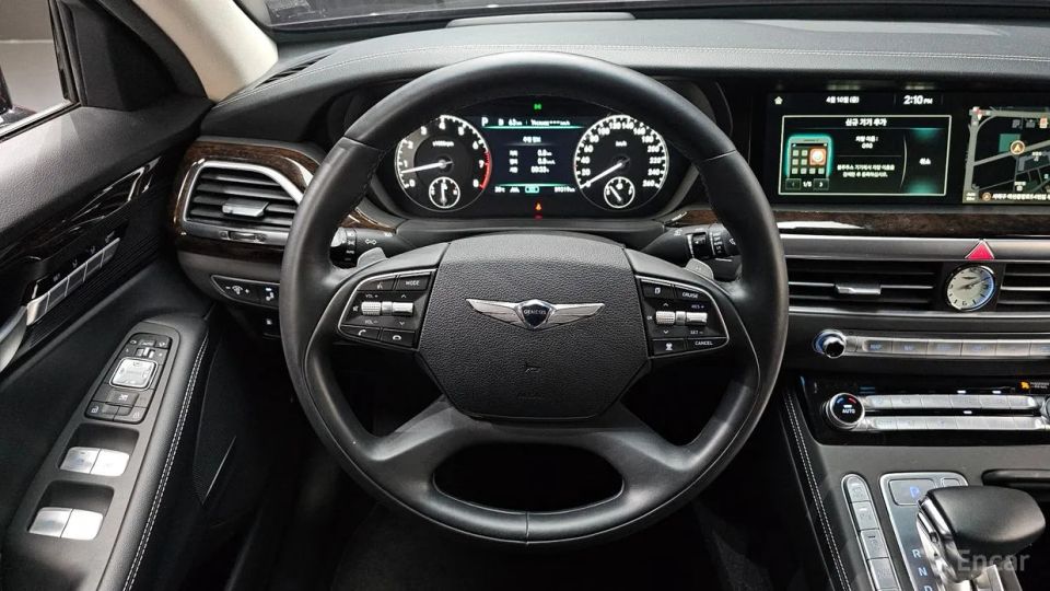 Genesis G90