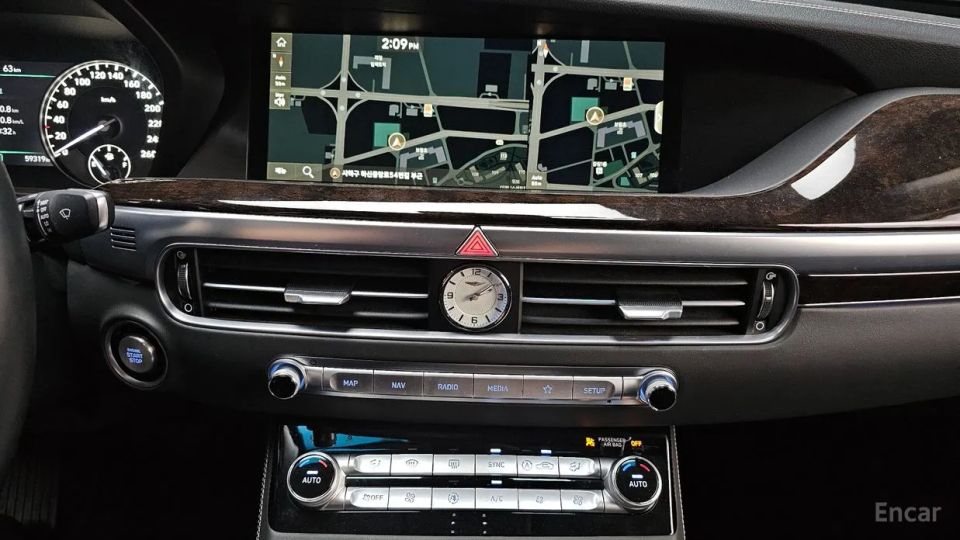 Genesis G90