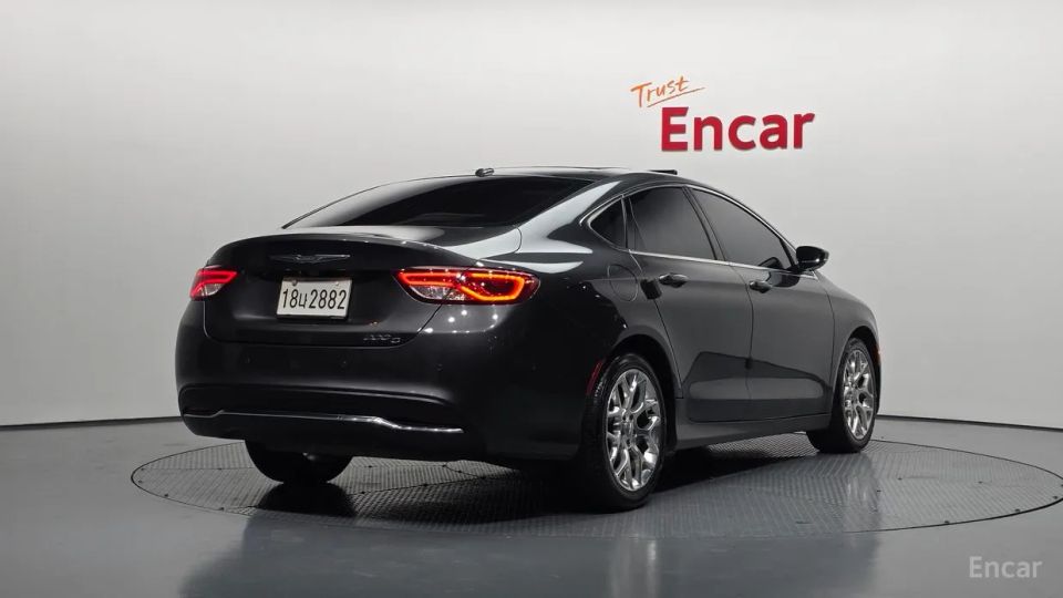 Chrysler 200