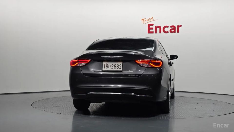 Chrysler 200
