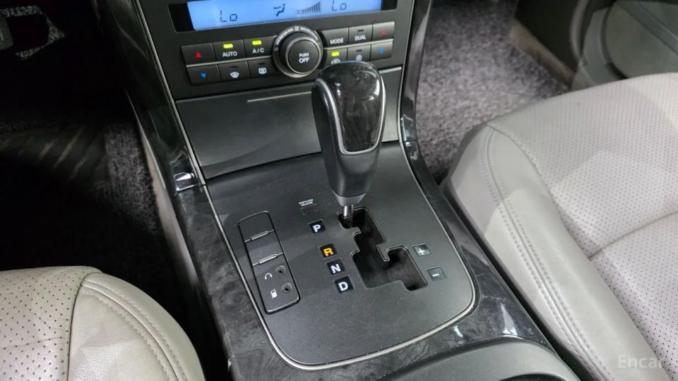 Kia OPIRUS