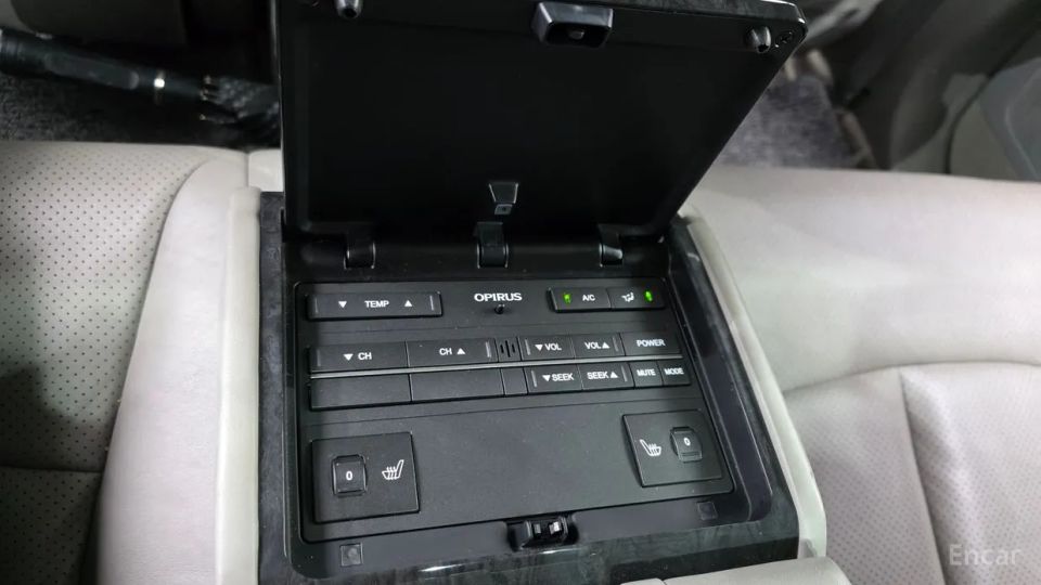 Kia OPIRUS