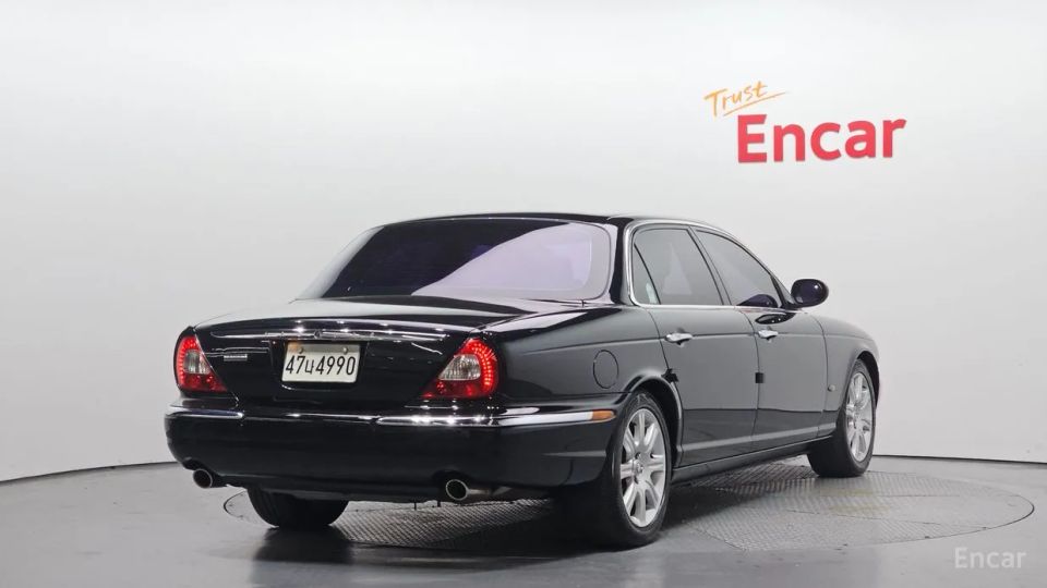 Jaguar XJ-8