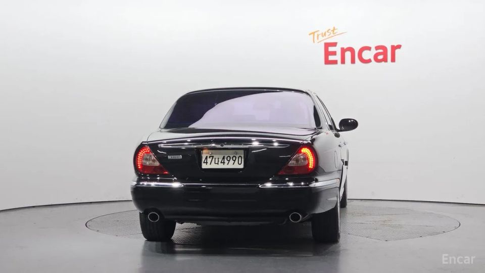 Jaguar XJ-8