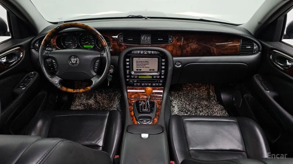 Jaguar XJ-8