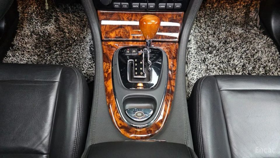 Jaguar XJ-8