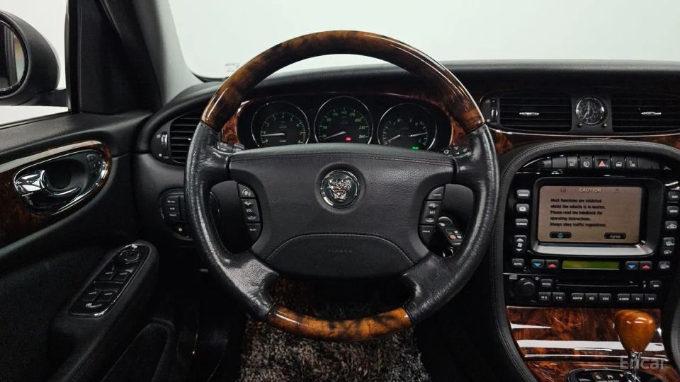 Jaguar XJ-8