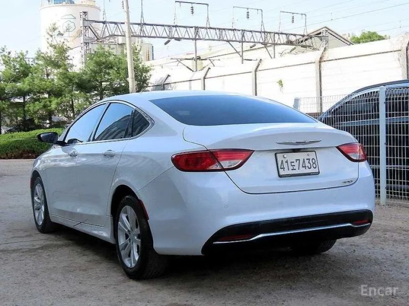 Chrysler 200