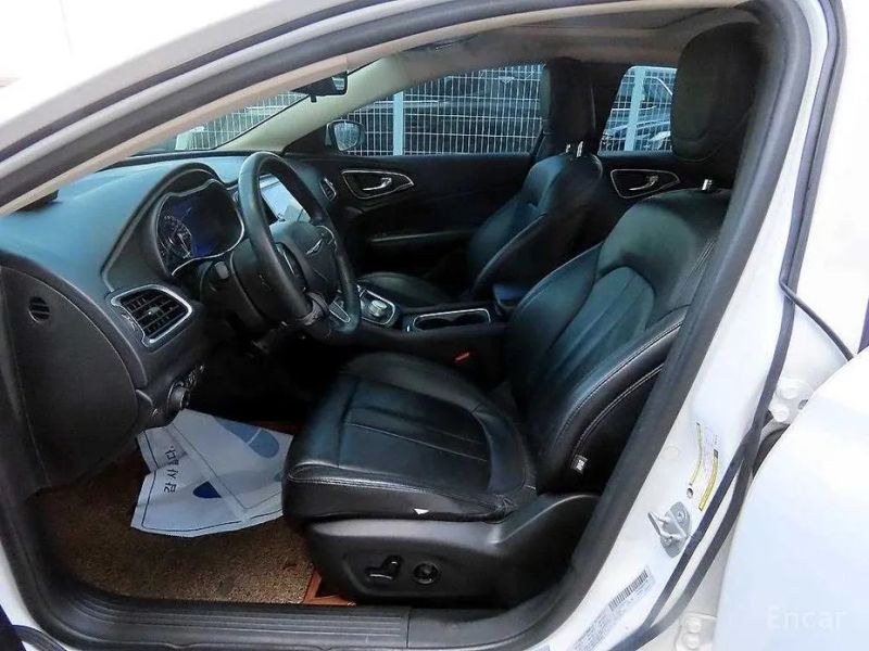 Chrysler 200