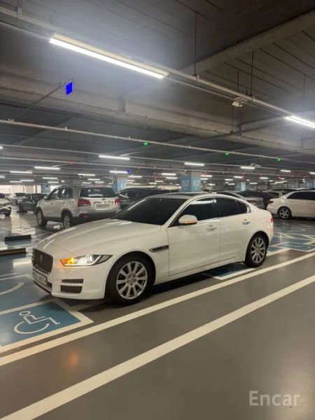 Jaguar XE