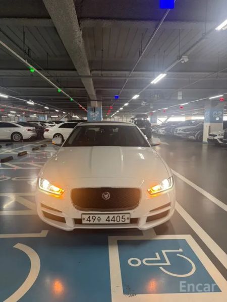 Jaguar XE