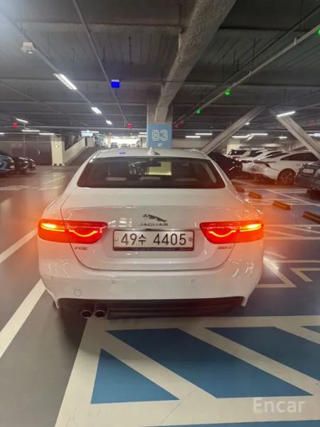 Jaguar XE